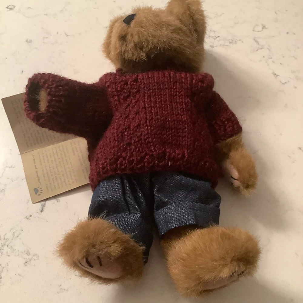 Boyds bears Leo Bruinski 10” denim pants cap , maroon sweater #65081 plush toy